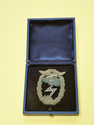 WW2 Era Air Ground Assault Paratroopers Badge.