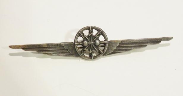 Rare WW2 Italian White Metal Air Force Wireless Operator Badge