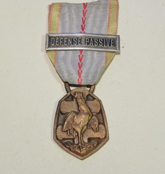 French WW2 Commemorative Medal & Bar 1939-45.