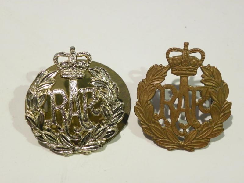 2 RAF Queen’s Crown Cap Badges.