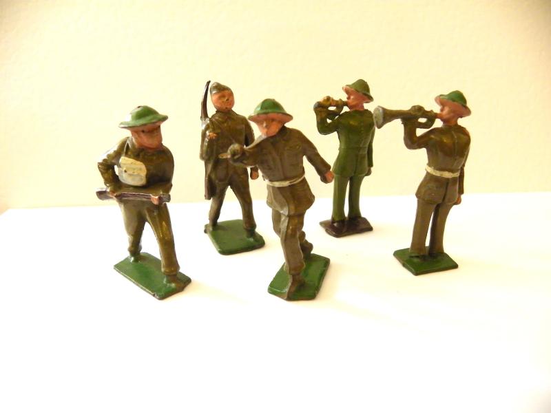 Five Vintage Lead Soldiers – WW2 Army (1)