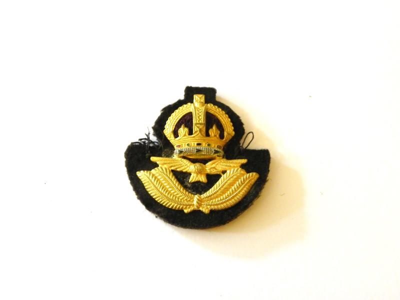 WW2 Era RAF Officers Beret Badge.