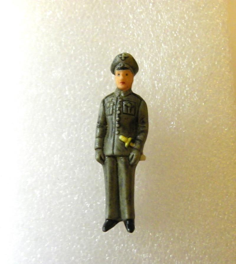 1930’s German WHW Porcelain Soldier Pin Badges Army Officer