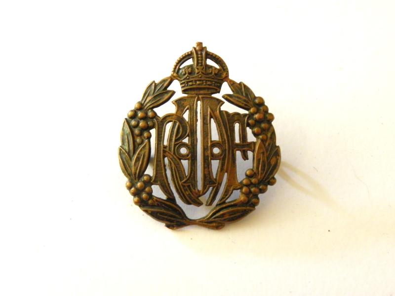 WW2 Era Royal Australian Air Force Cap Badge.