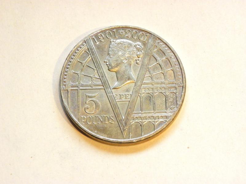 QEII 2001 £5 Coin – Death Queen Victoria.