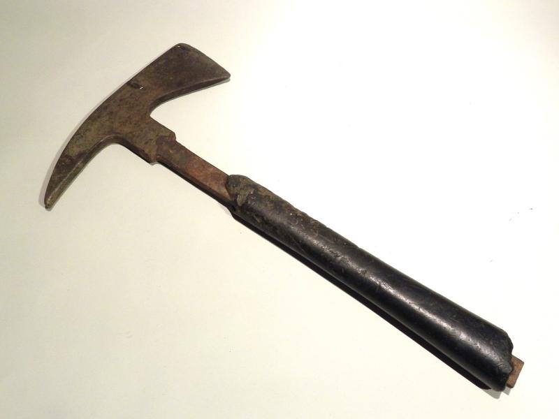 WW2 RAF Crewman’s Escape Axe.