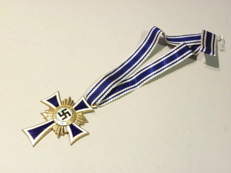 WW2 Era German Mothers Cross in Gold.