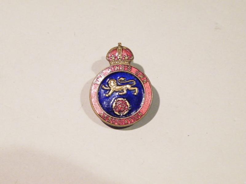 Post WW2 The King’s Own Association Button Badge