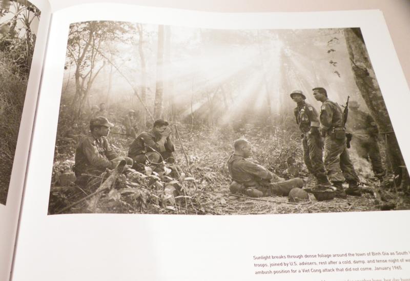 Book – Vietnam The Real War a Photographic History