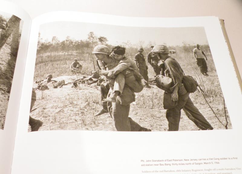 Book – Vietnam The Real War a Photographic History