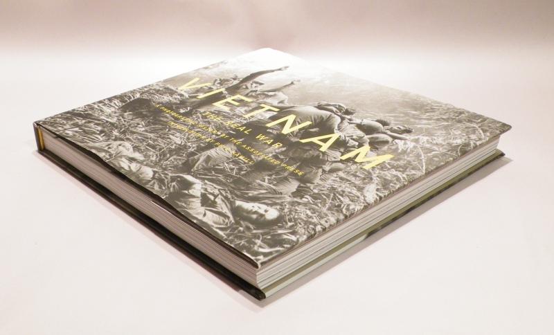 Book – Vietnam The Real War a Photographic History
