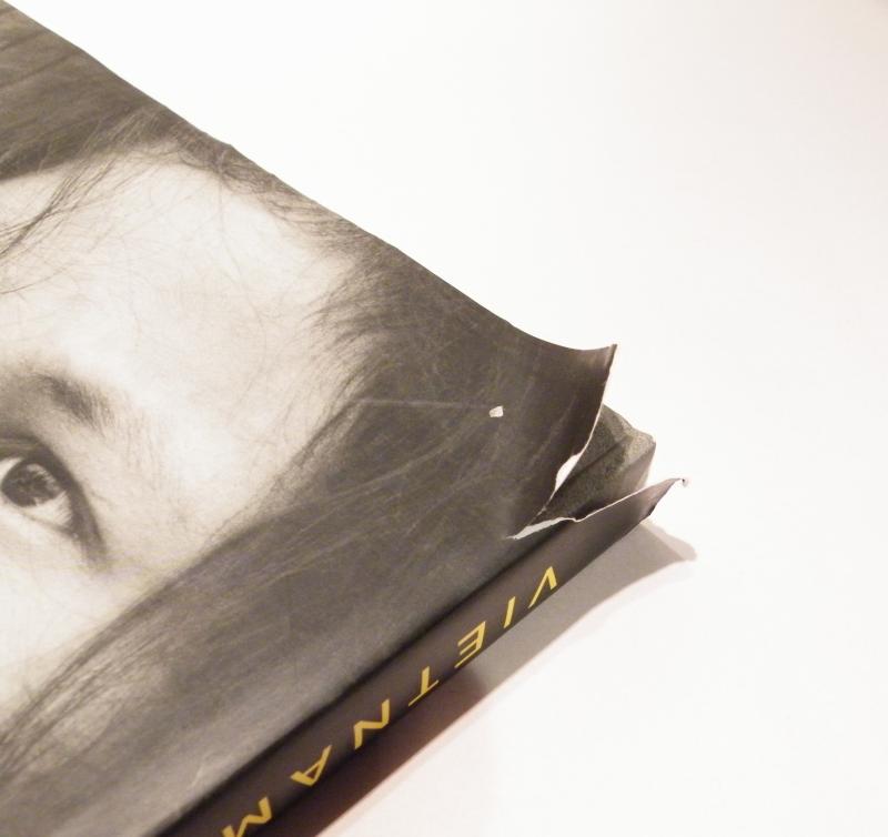 Book – Vietnam The Real War a Photographic History