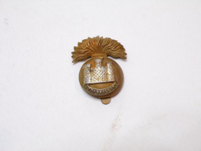 WW2 Era Royal Inniskilling Fusiliers Cap Badge